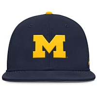 Casquette ajustée True Performance On-Field Dugout des Wolverines du Michigan pour homme Nike bleu marine