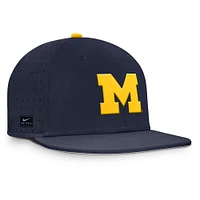 Casquette ajustée True Performance On-Field Dugout des Wolverines du Michigan pour homme Nike bleu marine