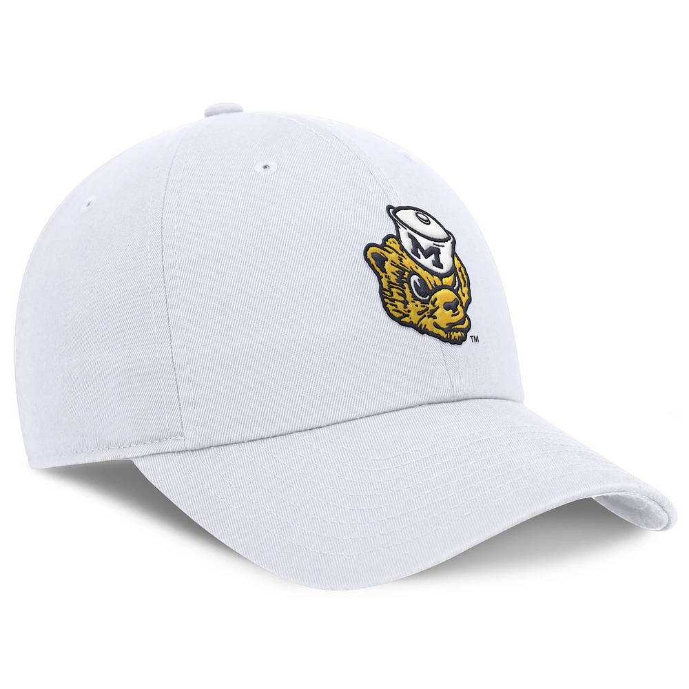 Casquette ajustable Nike blanche Michigan Wolverines Club Swoosh Performance pour homme