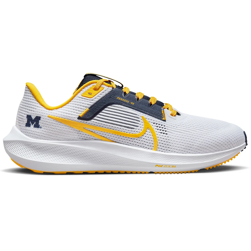 Chaussure de course unisexe Nike Michigan Wolverines Zoom Pegasus 40 blanc