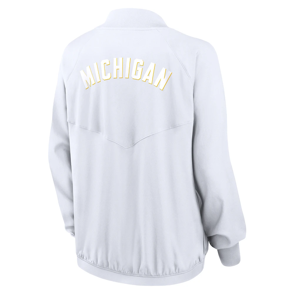 Veste zippée intégrale blanche Jordan Brand Michigan Wolverines Statement Bomber Raglan pour femme