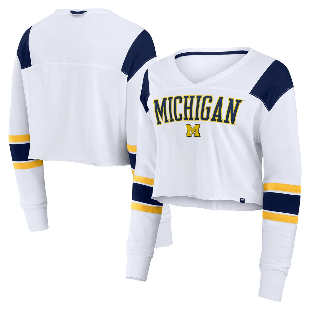 Haut court à manches longues et col en V pour femme Fanatics White Michigan Wolverines Training Camp