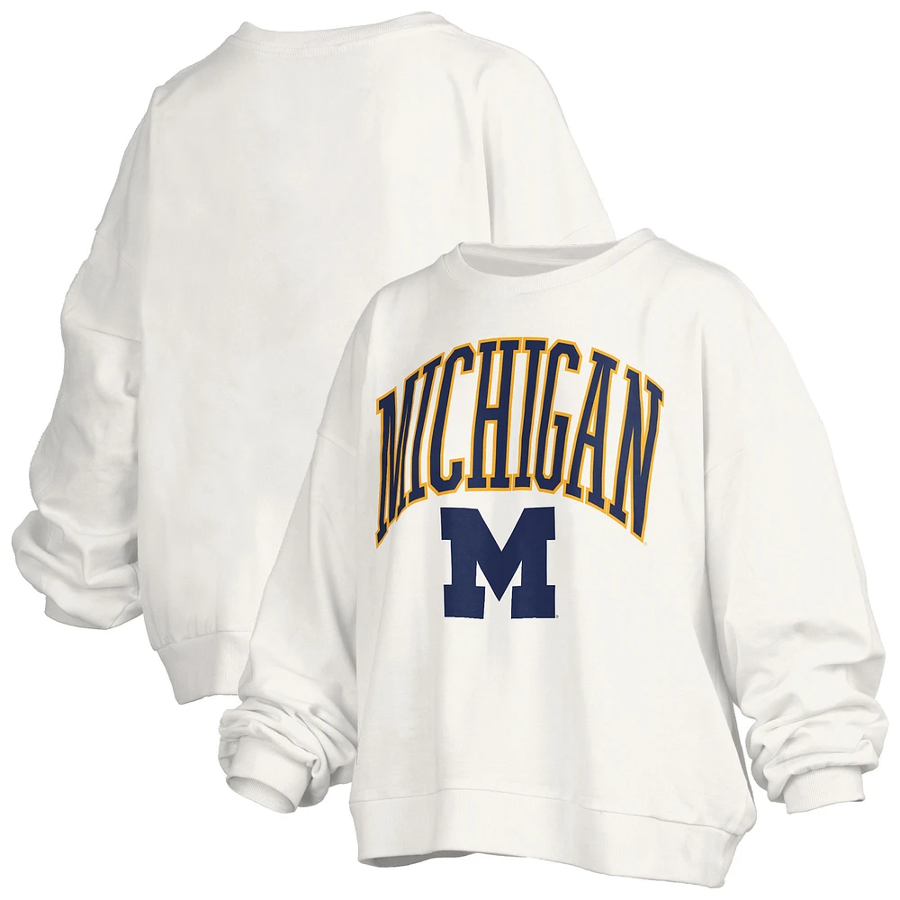Sweat-shirt surdimensionné blanc pour femme avec logo Janise Arch Over et Pressbox Michigan Wolverines, longueur à la taille
