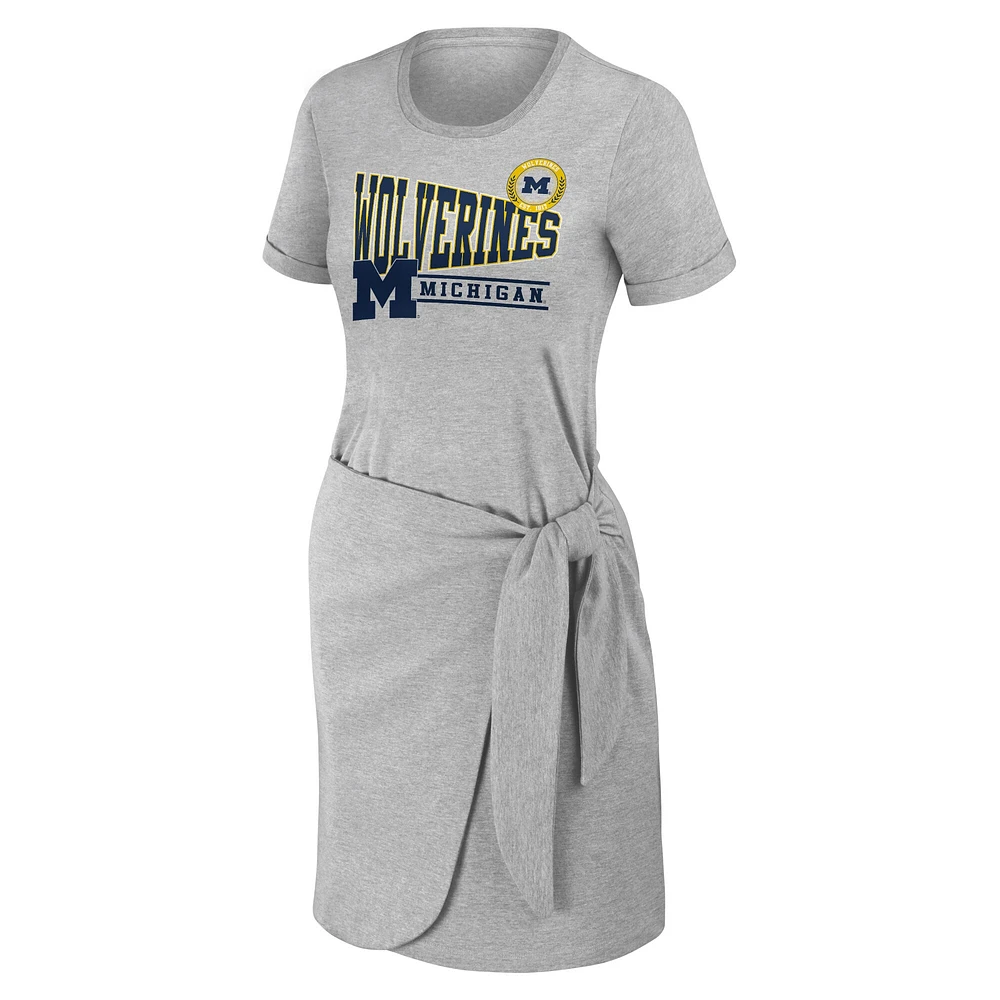 Robe t-shirt nouée pour femme WEAR by Erin Andrews gris chiné Michigan Wolverines