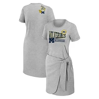 Robe t-shirt nouée pour femme WEAR by Erin Andrews gris chiné Michigan Wolverines