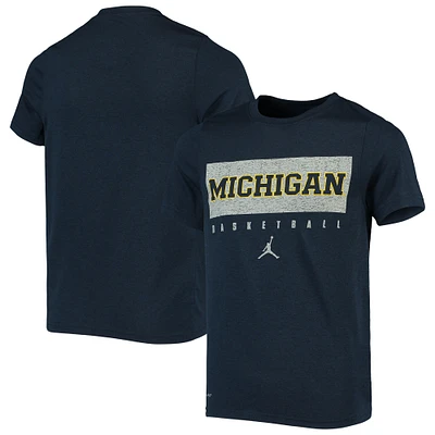 T-shirt d'entraînement de basket-ball Jordan Brand bleu marine Michigan Wolverines Legend pour jeunes
