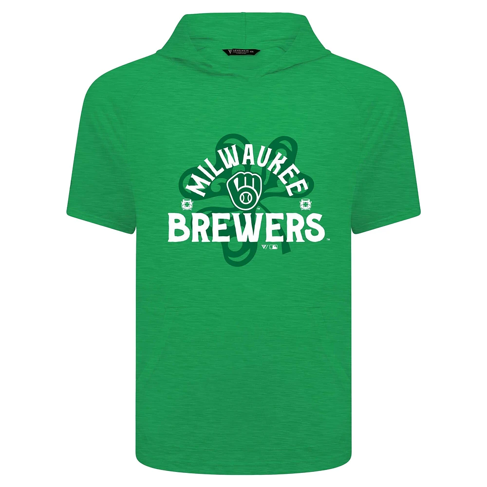 T-shirt à capuche manches courtes et imprimé Shamrock de la Saint-Patrick des Milwaukee Brewers pour homme Levelwear