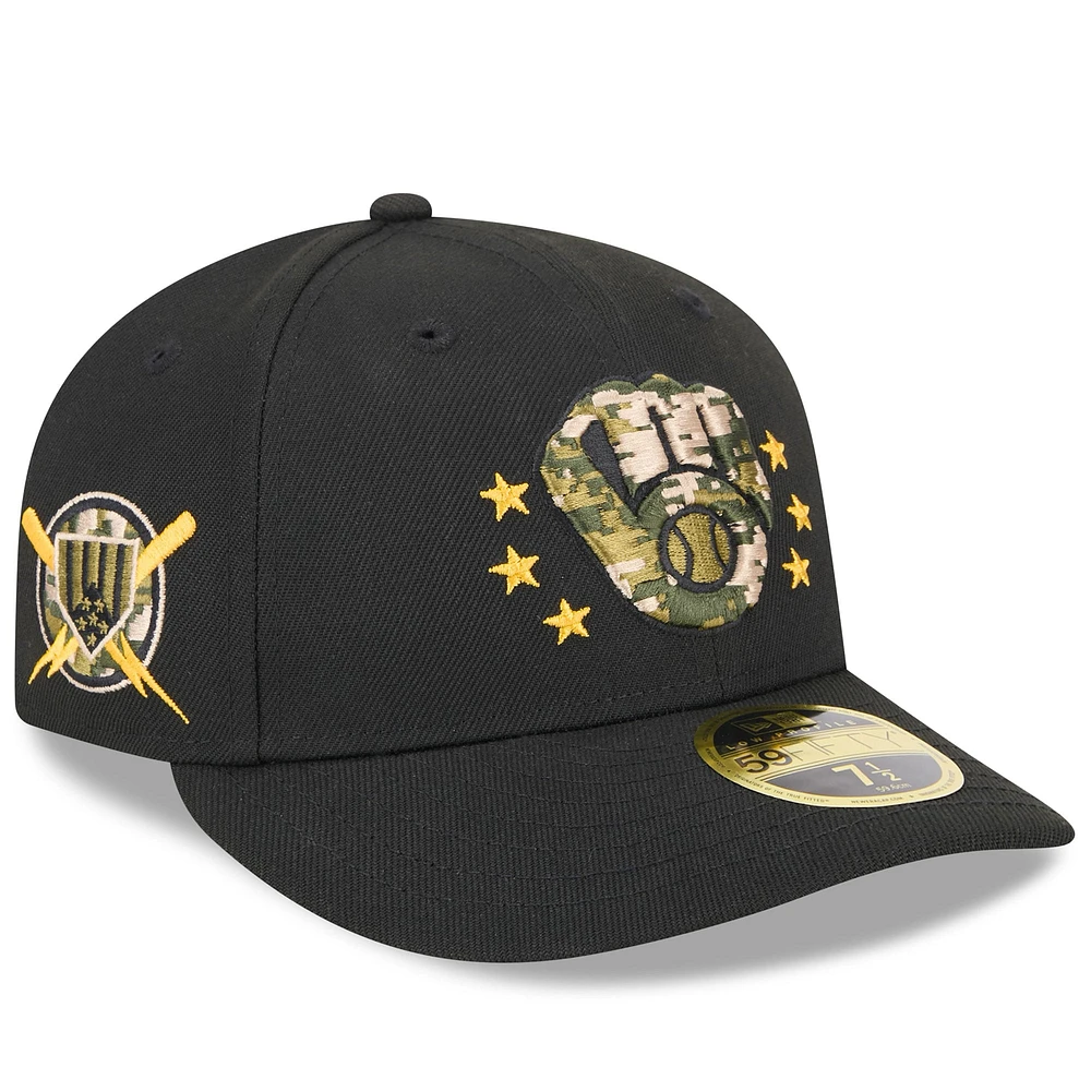 Casquette ajustée 59FIFTY Low Profile pour hommes des Milwaukee Brewers 2024 de la Journée Forces armées New Era, noire