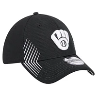 Men's New Era Black Milwaukee Brewers Active Dash Mark 39THIRTY Flex Hat