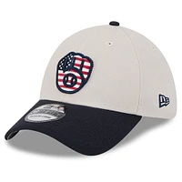 Men's New Era  Khaki/Black Milwaukee Brewers 2024 Fourth of July 39THIRTY Flex Hat