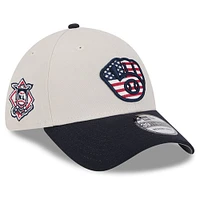 Men's New Era  Khaki/Black Milwaukee Brewers 2024 Fourth of July 39THIRTY Flex Hat