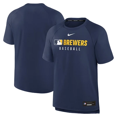 T-shirt Nike bleu marine authentique des Milwaukee Brewers pour homme, coupe raglan, collection pré-match