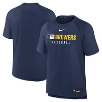 T-shirt Nike bleu marine authentique des Milwaukee Brewers pour homme, coupe raglan, collection pré-match
