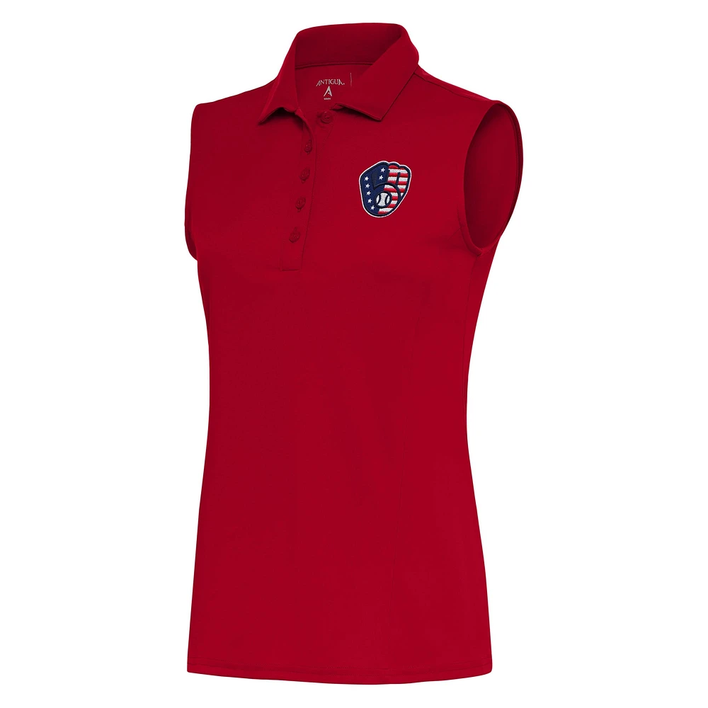 Polo hommage sans manches patriotique Antigua Red Milwaukee Brewers pour femme