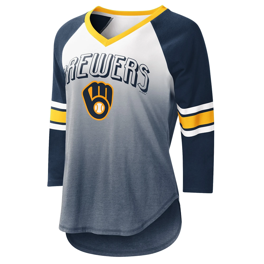 T-shirt G-III 4Her by Carl Banks pour femme blanc/bleu marine Milwaukee Brewers Lead-Off Raglan à manches 3/4 et col en V