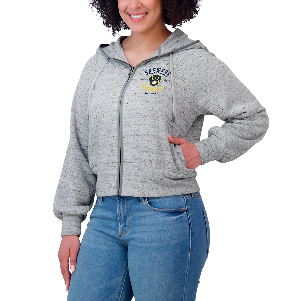 Sweat à capuche court en polaire moucheté et zippé Heather Gray Milwaukee Brewers pour femme par Erin Andrews