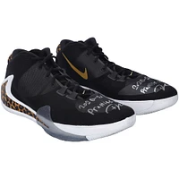 Chaussures Nike noires dédicacées par Giannis Antetokounmpo des Milwaukee Bucks pour la saison NBA 2020-21 avec l'inscription « 2020-21 Practice Used »