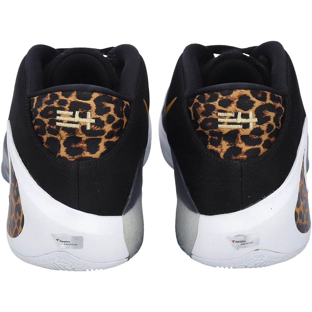 Chaussures Nike noires dédicacées par Giannis Antetokounmpo des Milwaukee Bucks pour la saison NBA 2020-21 avec l'inscription « 2020-21 Practice Used »