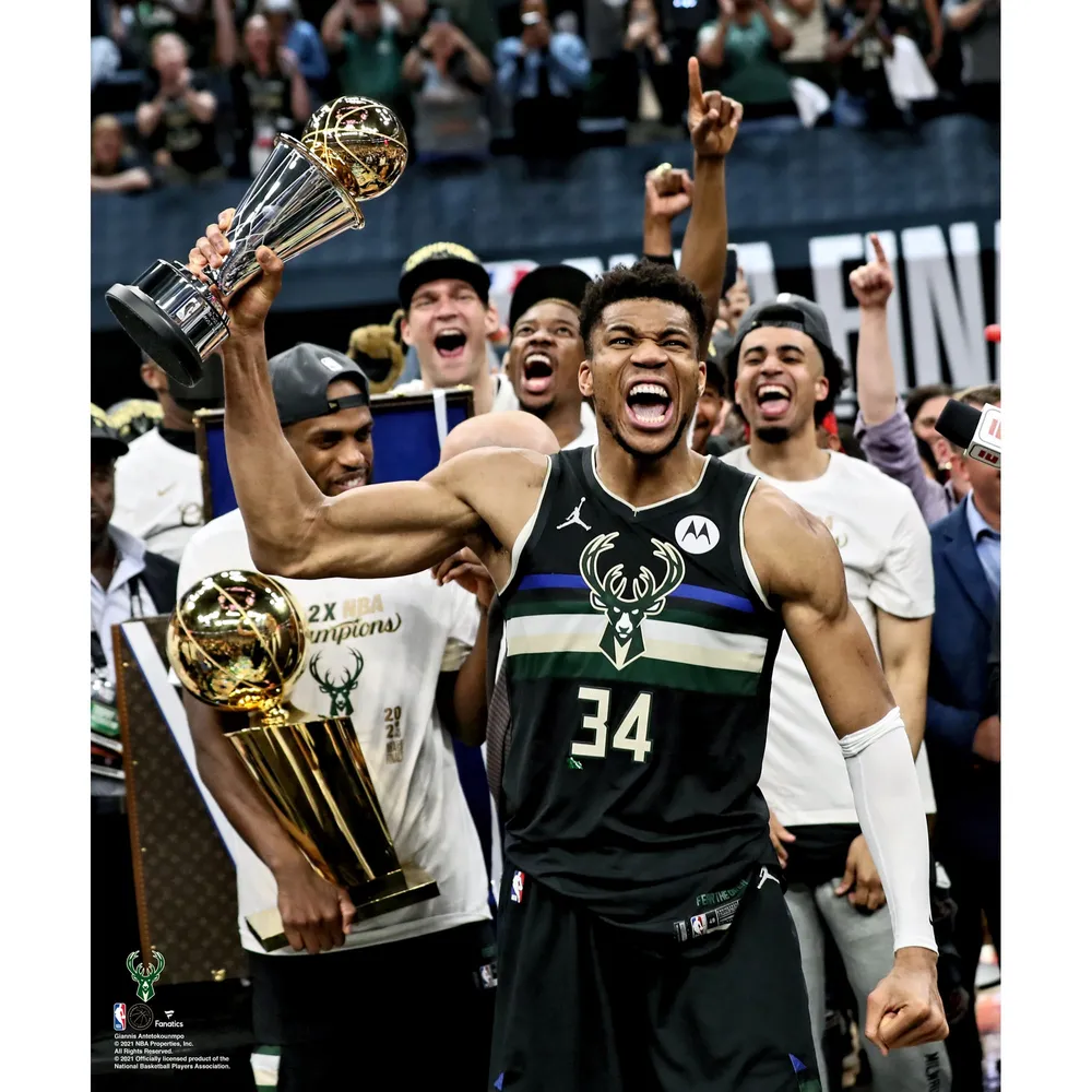 Giannis Antetokounmpo Milwaukee Bucks Fanatics Authentic Unsigned 2021 NBA  Finals Larry O'Brien Trophy and Bill Russell MVP Trophy Photograph