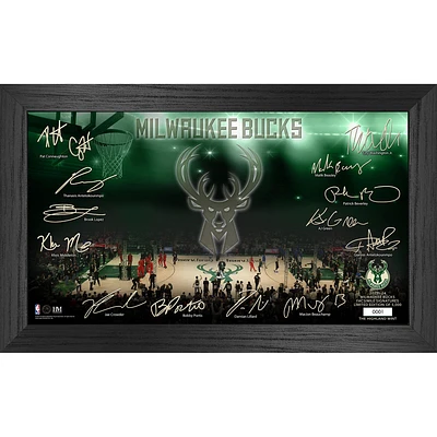 Photo encadrée de 12" x 20" des Milwaukee Bucks de Highland Mint, signature du tribunal 2023/24