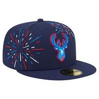 Casquette ajustée 59FIFTY Americana Fireworks des Milwaukee Bucks de New Era pour homme, bleu marine