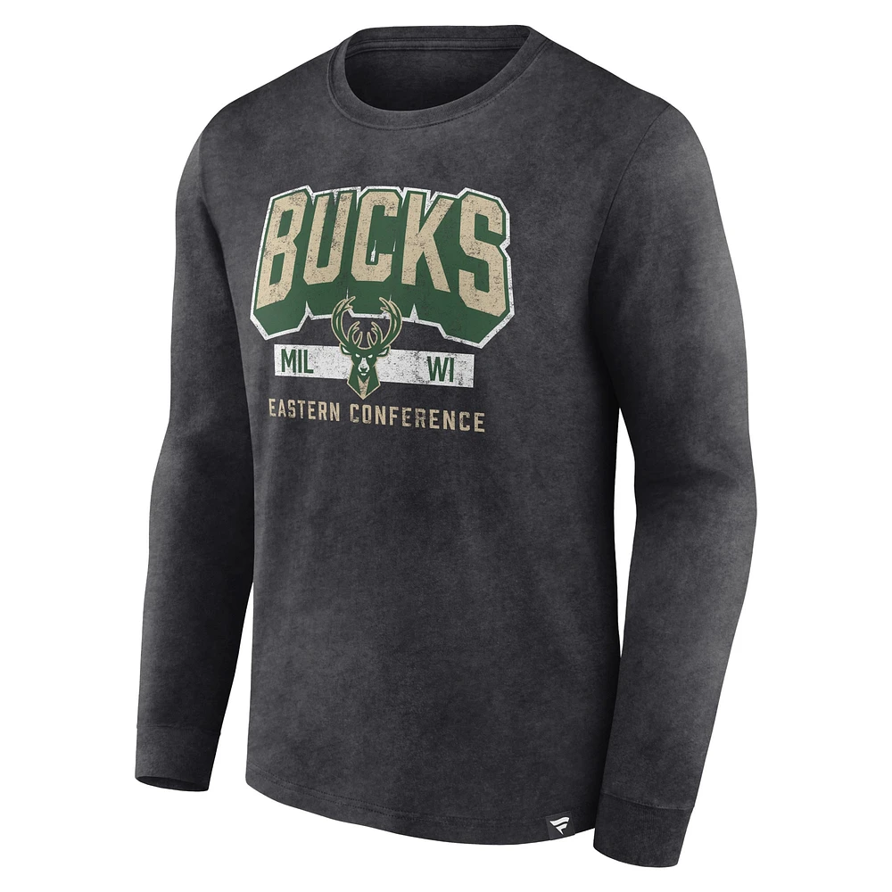 T-shirt à manches longues Fanatics Heather Charcoal Milwaukee Bucks Front Court Press Snow Wash pour hommes