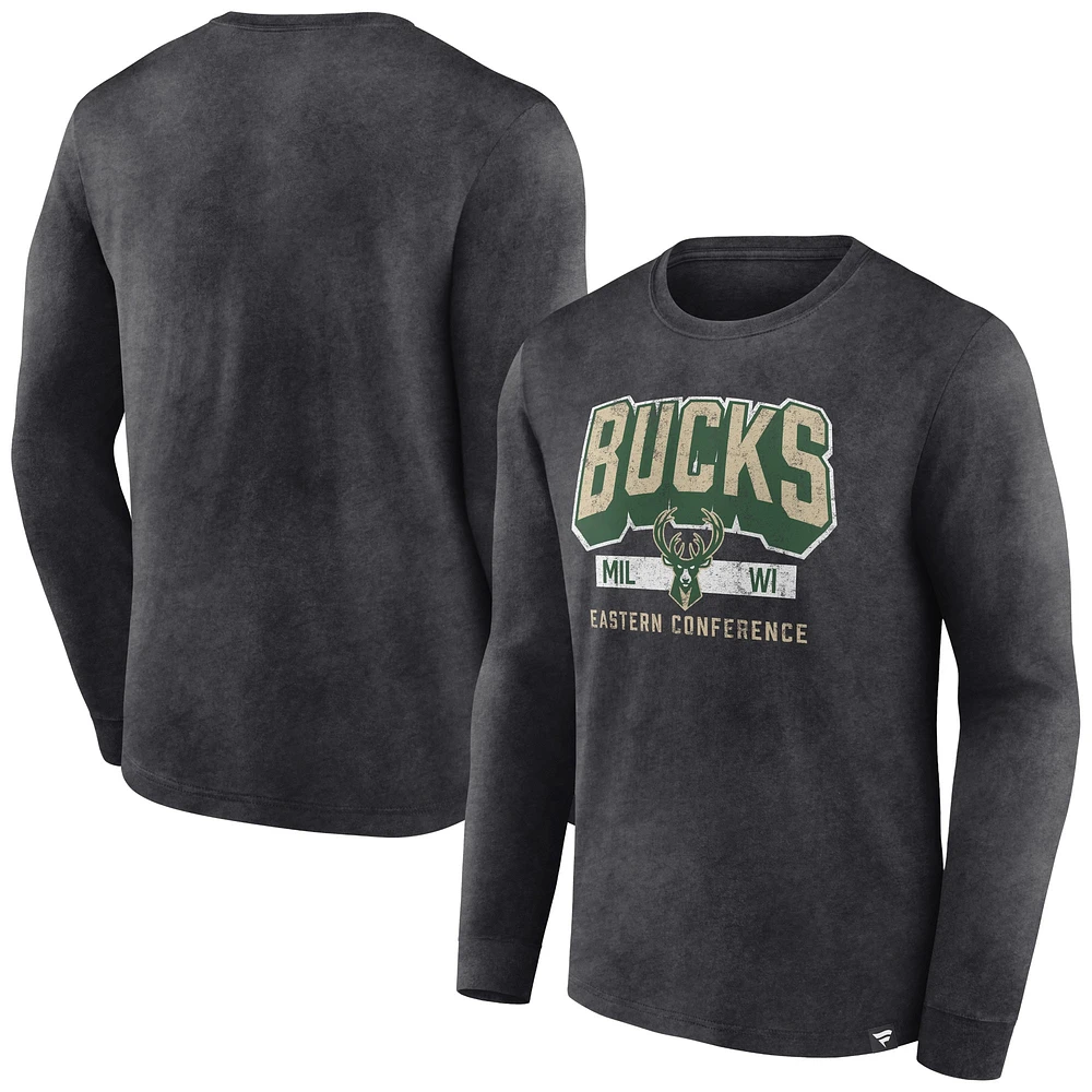 T-shirt à manches longues Fanatics Heather Charcoal Milwaukee Bucks Front Court Press Snow Wash pour hommes