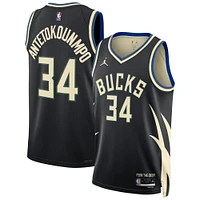 Maillot Milwaukee Bucks Swingman Jordan Brand Giannis Antetokounmpo pour homme - Édition Statement