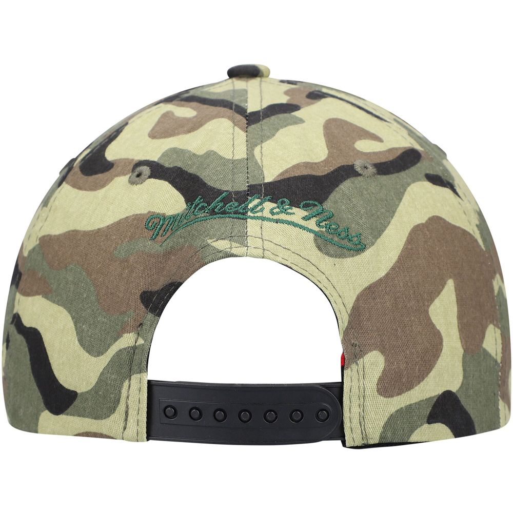 Men's Mitchell & Ness Camo Milwaukee Bucks Woodland Desert - Snapback Hat