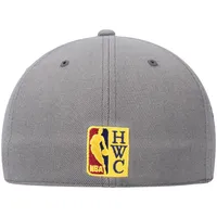 Casquette ajustée pour homme Mitchell & Ness Charcoal Milwaukee Bucks Hardwood Classics 40th Anniversary Carbon Cabernet