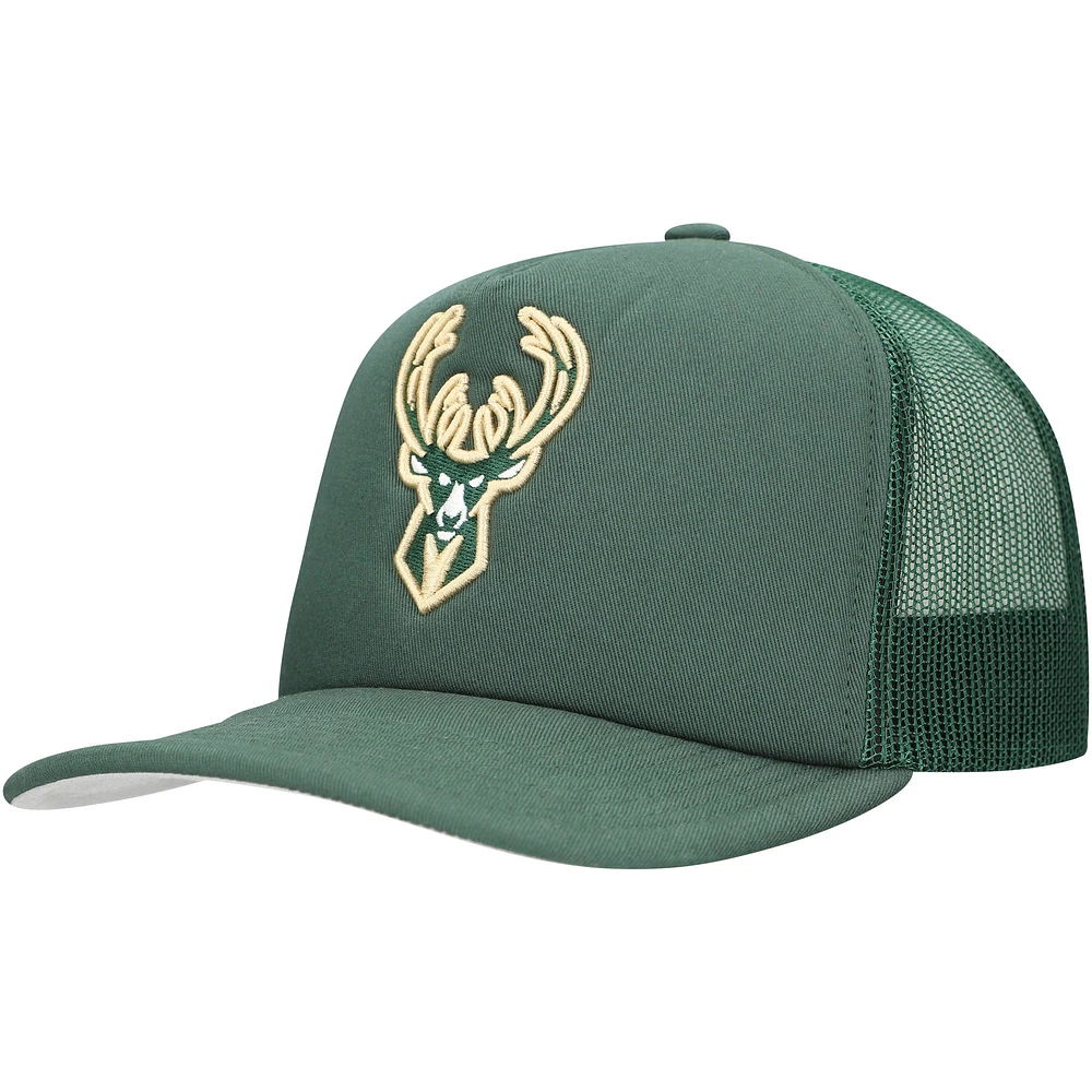 Casquette réglable Mitchell & Ness Hunter Green Milwaukee Bucks Core Evergreen OTC Trucker pour hommes