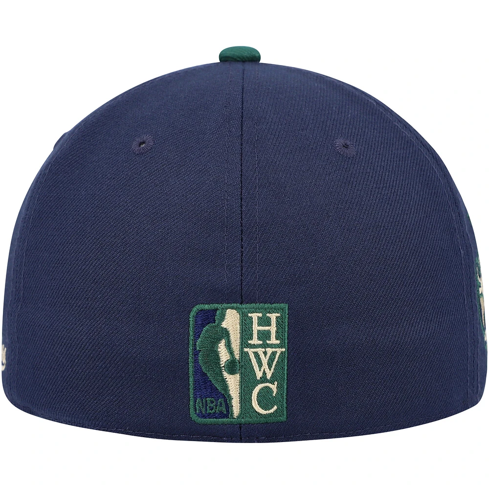 Casquette ajustée Mitchell & Ness Milwaukee Bucks 30e anniversaire Hardwood Classics Grassland bleu marine/vert pour homme