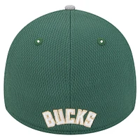 Casquette New Era gris/vert chasseur Milwaukee Bucks Active Trim 39THIRTY Flex pour hommes