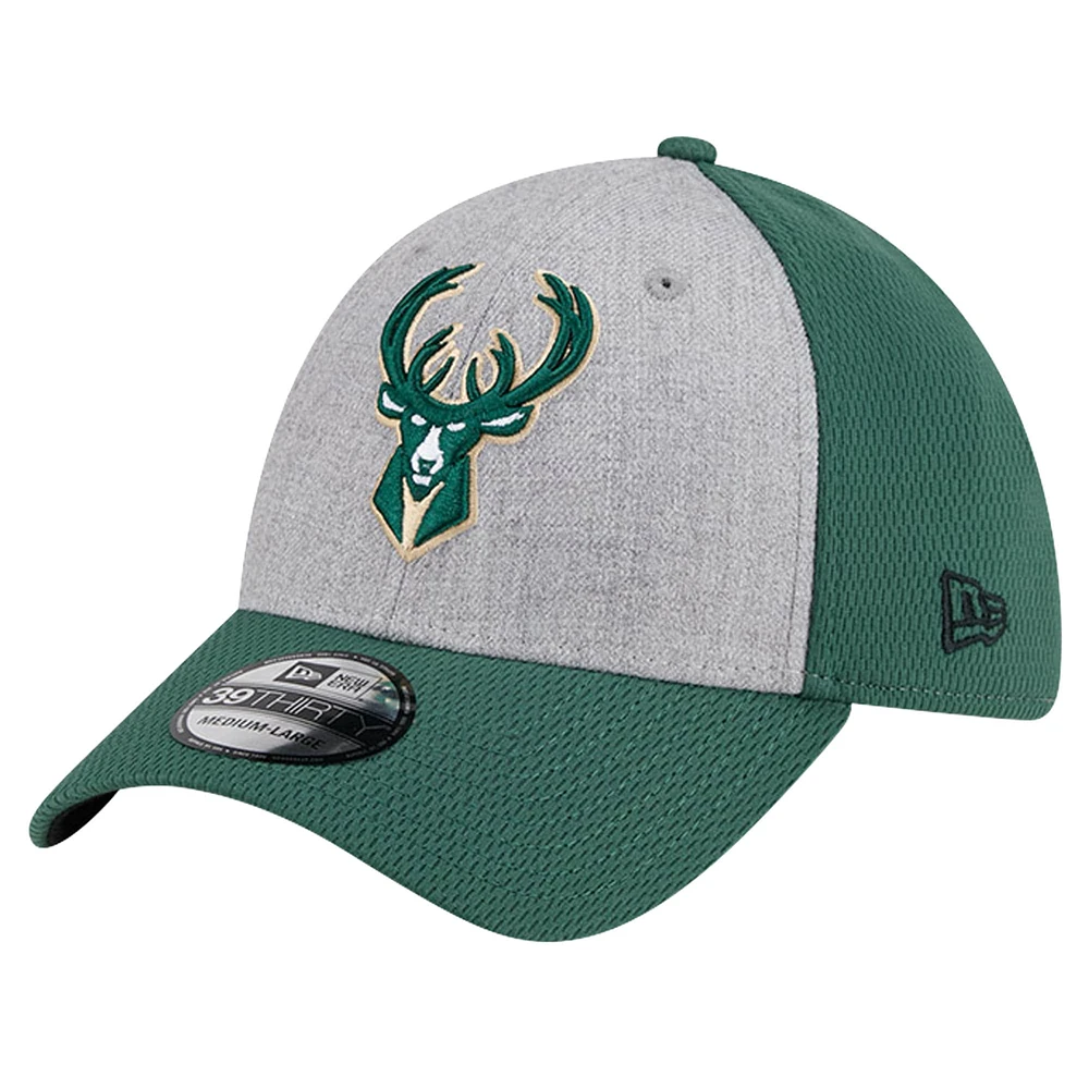 Casquette bicolore 39THIRTY Flex Milwaukee Bucks New Era pour hommes, gris chiné/vert chasseur