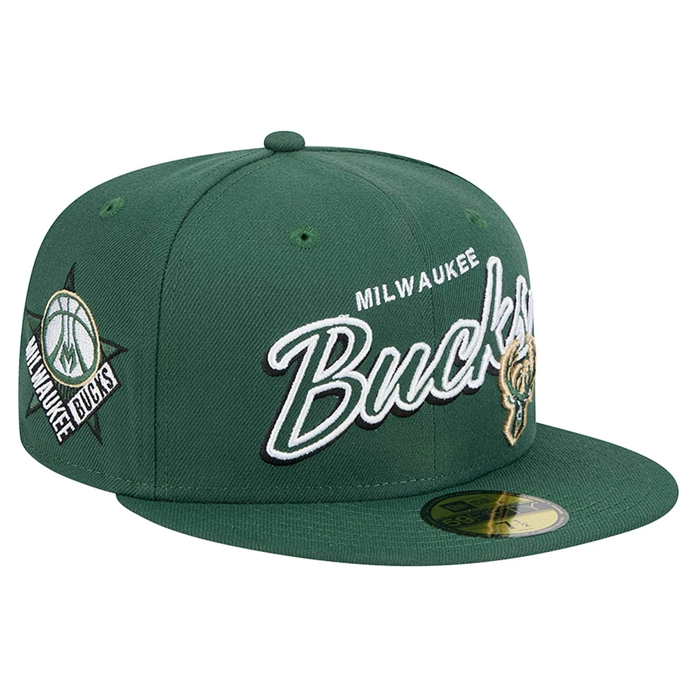 Casquette ajustée 59FIFTY Sport Night Script pour homme de New Era Hunter Green Milwaukee Bucks