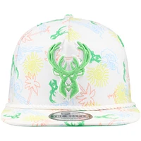 Casquette réglable de golfeur New Era Milwaukee Bucks Palm Trees and Waves blanche pour hommes