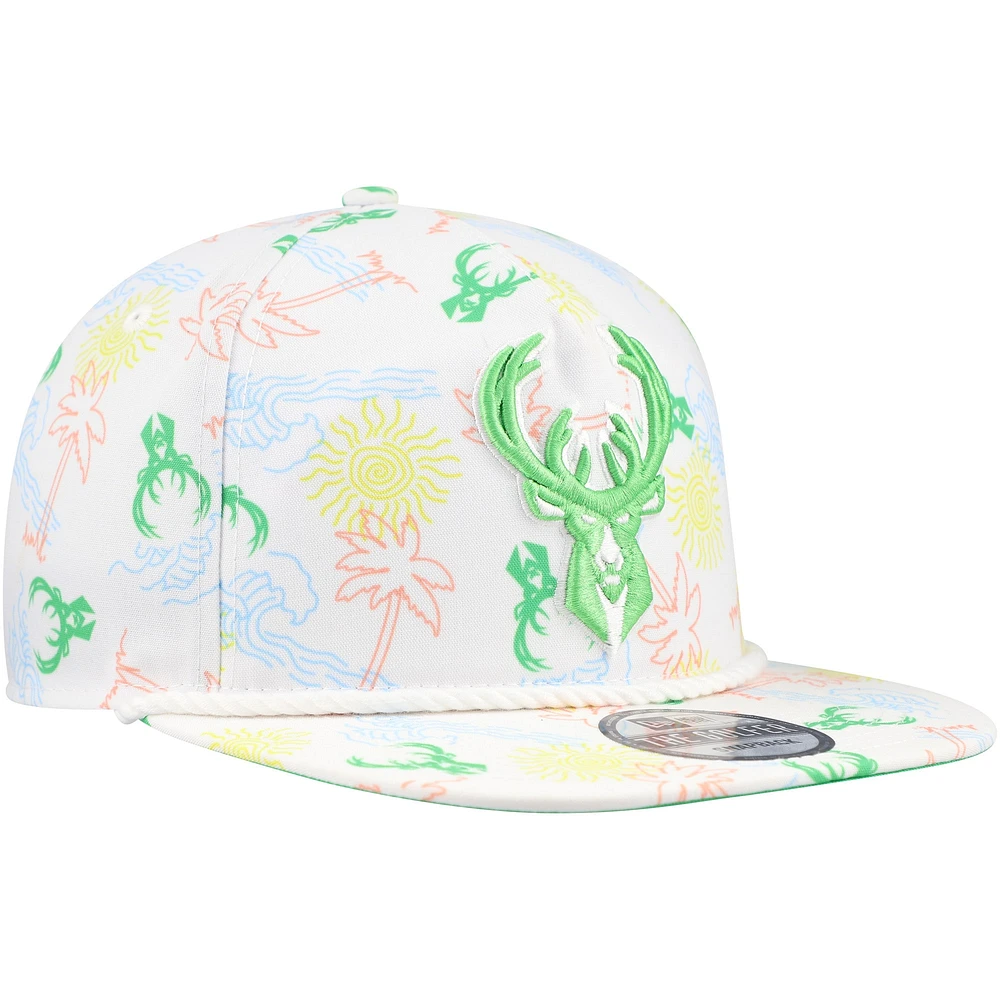 Casquette réglable de golfeur New Era Milwaukee Bucks Palm Trees and Waves blanche pour hommes