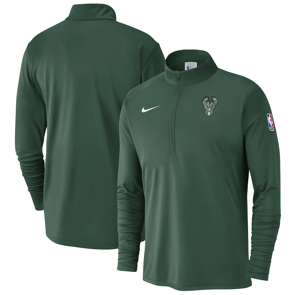 Haut Nike Courtside Performance à demi-zip vert chasseur pour homme Milwaukee Bucks 2024/25