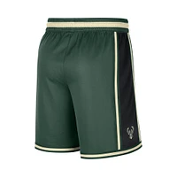 Short Performance d'avant-match des Milwaukee Bucks Nike Hunter vert pour homme