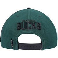 Casquette Pro Standard Hunter Green Milwaukee Bucks Old English Snapback pour homme