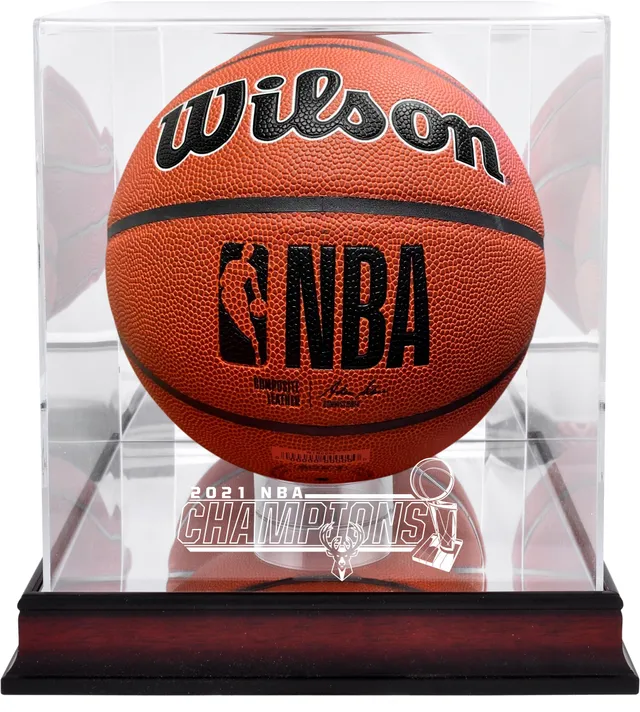 Oscar Robertson Milwaukee Bucks Fanatics Authentic Autographed  Indoor/Outdoor Basketball with HOF 79 Inscription