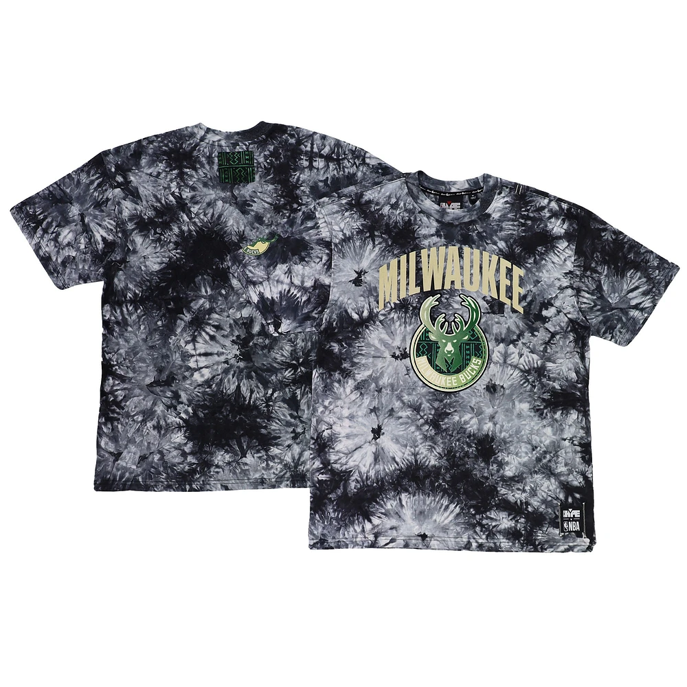 T-shirt unisexe NBA x Two Hype Black Milwaukee Bucks Culture & Hoops Tie-Dye