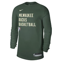 T-shirt à manches longues unisexe Nike Hunter Green Milwaukee Bucks 2023/24 Legend On-Court Practice