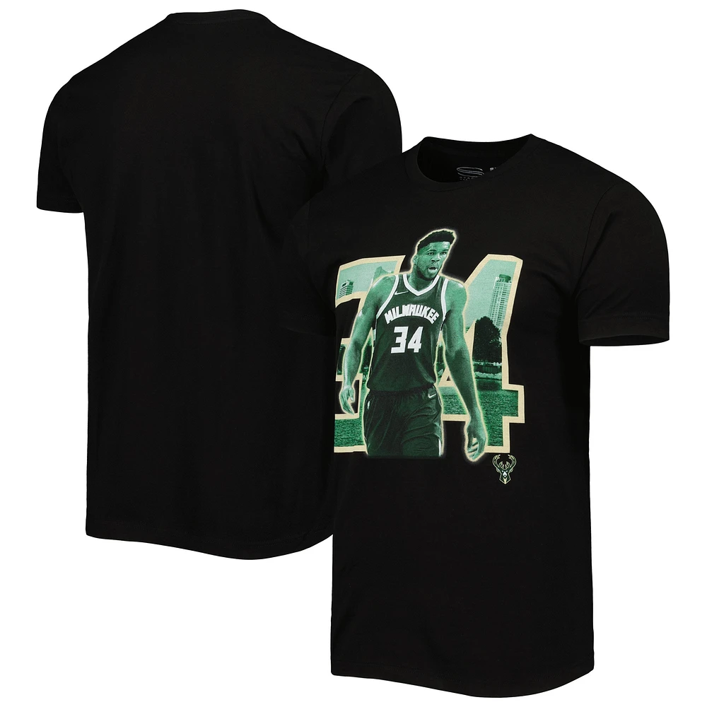 T-shirt unisexe Stadium Essentials Giannis Antetokounmpo noir Milwaukee Bucks Player Skyline