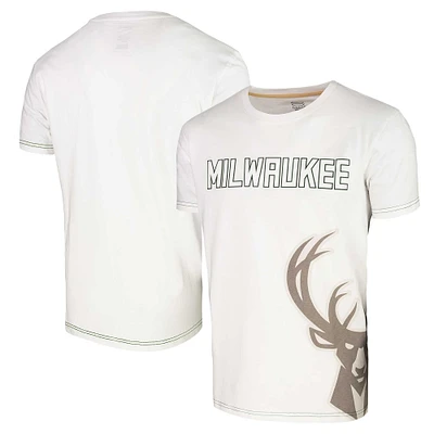 T-shirt unisexe avec tableau de bord des Milwaukee Bucks Stadium Essentials blanc