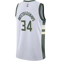 Maillot Nike Swingman Giannis Antetokounmpo blanc pour jeunes des Milwaukee Bucks - Édition Association