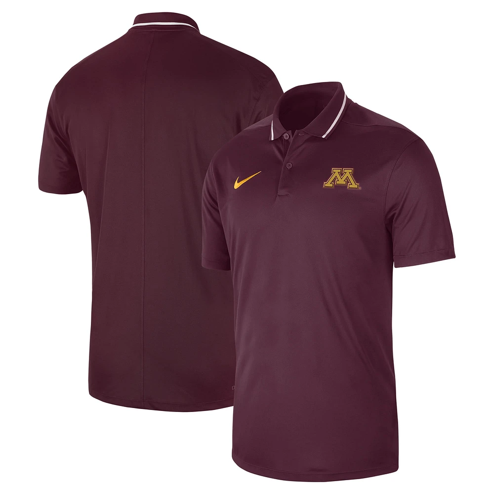 Polo de performance Nike Maroon Minnesota Golden Gophers 2023 Sideline Coaches pour homme