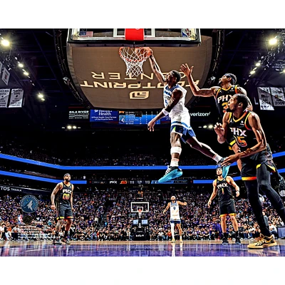 Photographie du dunk d'Anthony Edwards des Minnesota Timberwolves lors premier tour éliminatoires de la Conférence Ouest 2024, match 4 contre les Phoenix Suns