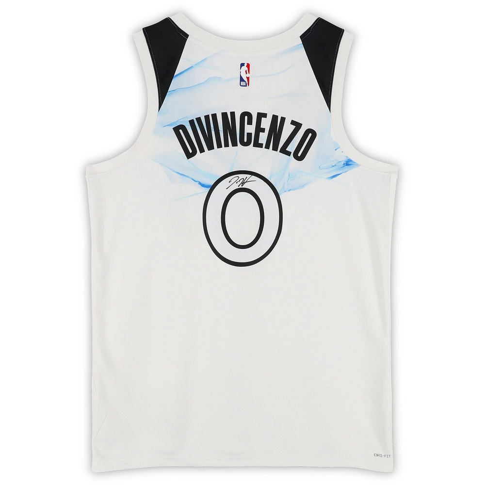 Maillot Swingman Nike City Edition 2024-25 blanc dédicacé par Donte DiVincenzo des Minnesota Timberwolves