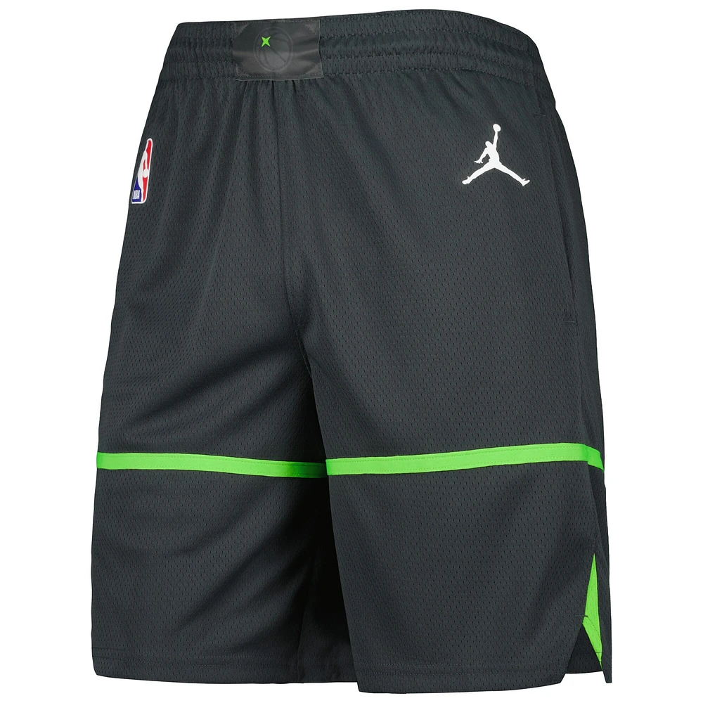 Jordan Brand Minnesota Timberwolves 2022/2023 Statement Edition Swingman Performance Short pour Homme Gris